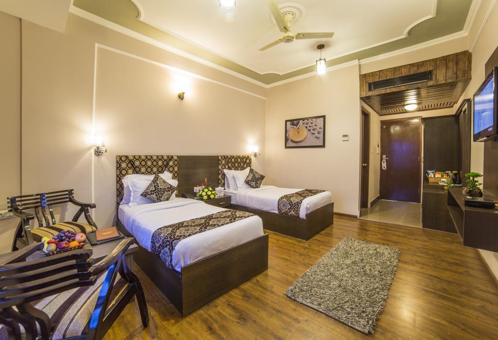 ホテルPalette - Solar Residency Srīnagar エクステリア 写真